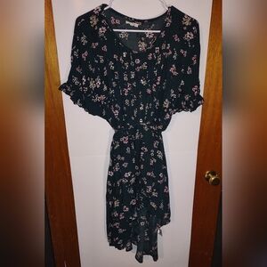 💚 Maurices Green Flowery Dress